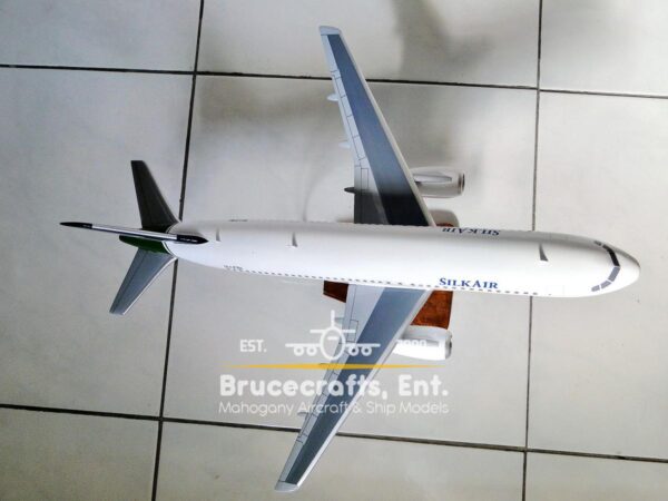 Model of A320-200 Silkair with detailed craftsmanship.